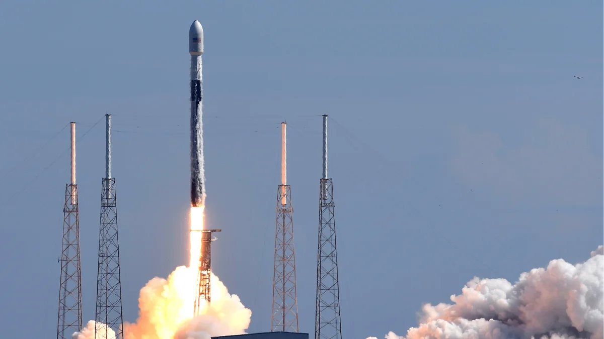 SpaceX осуществила запуск ракеты-носителя с 60 спутниками Starlink