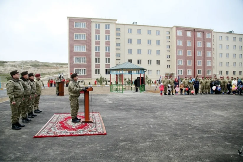 Növbəti hərbi hissədə yeni yaşayış binalarının açılış mərasimi keçirilib
