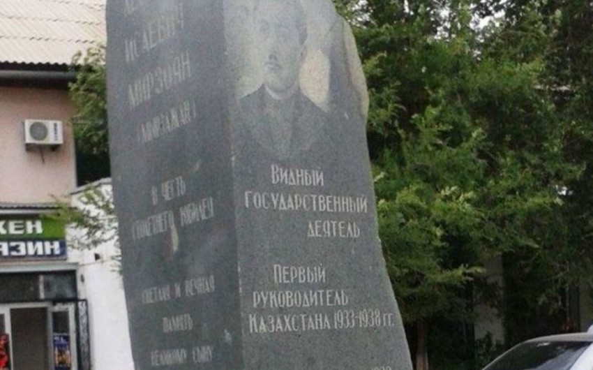 Qazaxıstanın Aktobe şəhərinin sakinləri Levon Mirzoyanın abidəsinin sökülməsini tələb edirlər