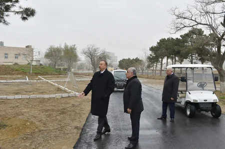 ​Prezident İlham Əliyev Bakı Ağ Şəhər bulvarında həyata keçirilən inşaat işlərinin gedişi ilə tanış olub