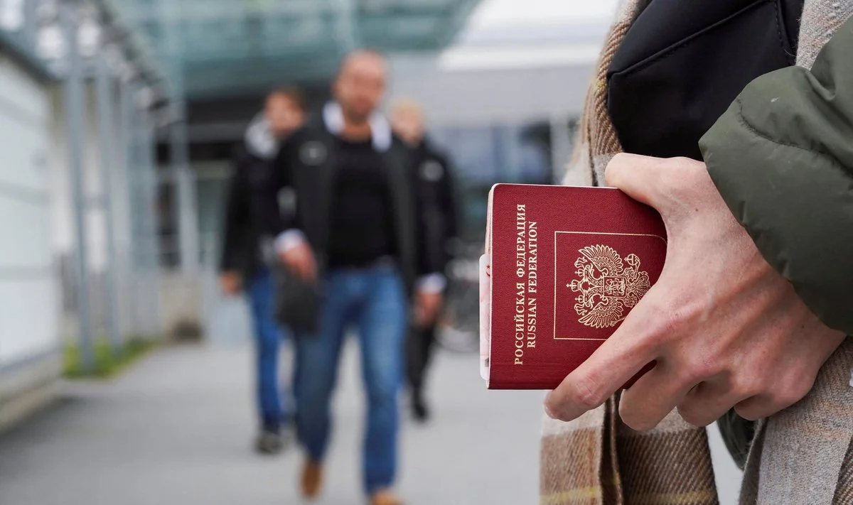 В России хотят повысить налог для уехавших за рубеж