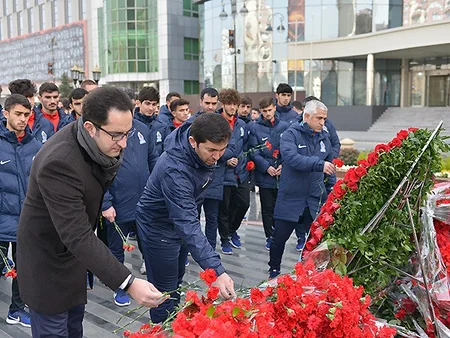 Millimizin üzvləri Xocalı faciəsinin qurbanlarını yad etdi - FOTO