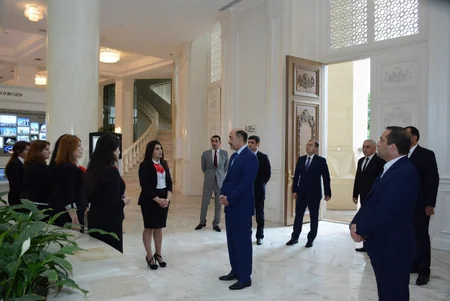 Əbülfəs Qarayev Gəncədə vətəndaşları qəbul edib