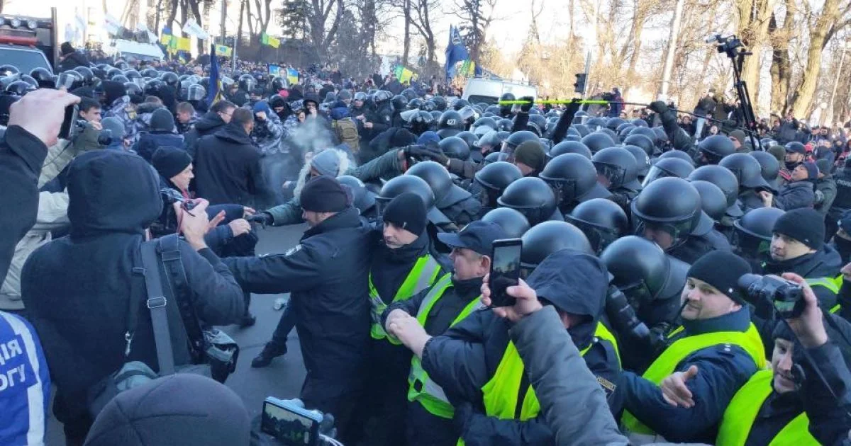 Kiyevdə nümayişçilərlə polis arasında toqquşmalar baş verib, xəsarət alanlar var