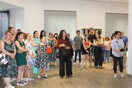 Tbilisidə Gürcüstanın dini müxtəlifliyini əks etdirən “Qadın hekayələri” adlı fotosərgi olub