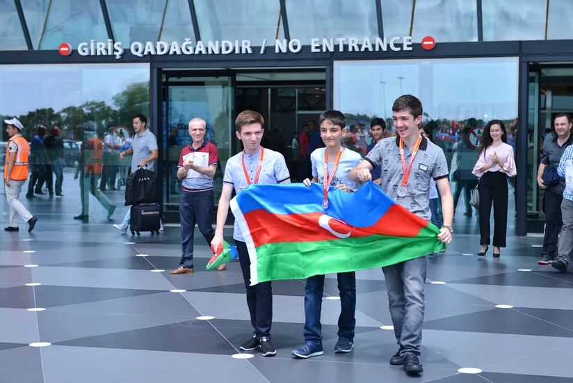 Kimya Olimpiadasında qızıl, gümüş və bürünc medal qazanan məktəblilər Vətənə dönüblər
