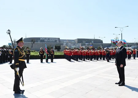 Prezident İlham Əliyev Dövlət Bayrağı Meydanında olub