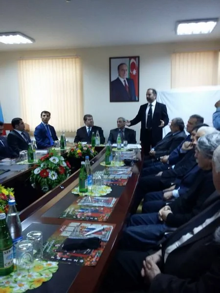 ​Təbrizli sənətkar bir ilə İlham-Fərizə adlı xalça toxuyub - FOTO