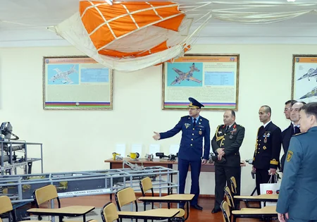 Hərbi attaşelər Heydər Əliyev adına Hərbi İnstitutu ziyarət ediblər