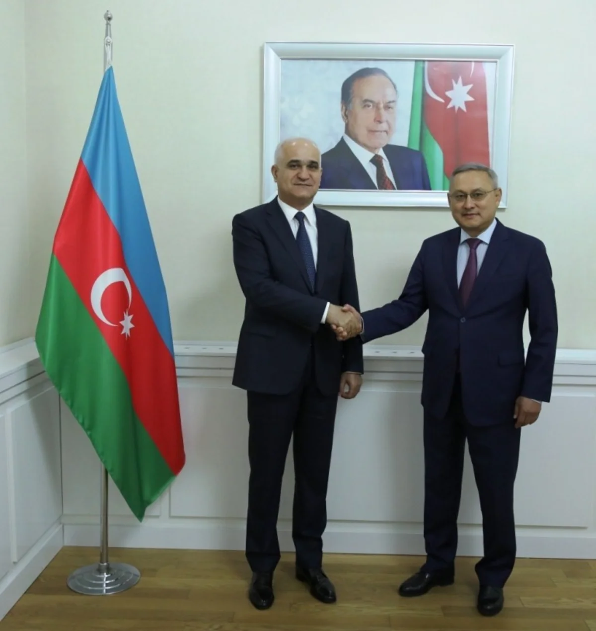 Qazaxıstanın Azərbaycandakı səfiri İqtisadiyyat Nazirliyində olub