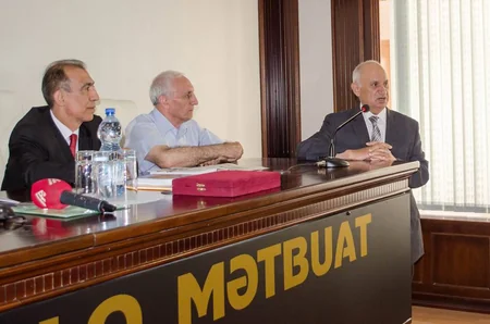 Akif Təvəkküloğlunun həmmüəllifi olduğu kitabın təqdimatı keçirilib