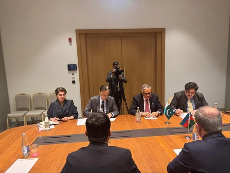 Jeyhun Bayramov mulls regional matters with Pakistani counterpart in Khankandi