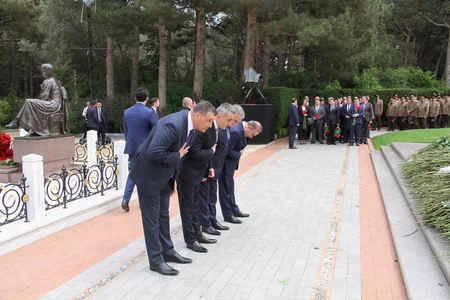 Vəkillər Kollegiyasının rəhbərliyi Heydər Əliyevin xatirəsini yad ediblər