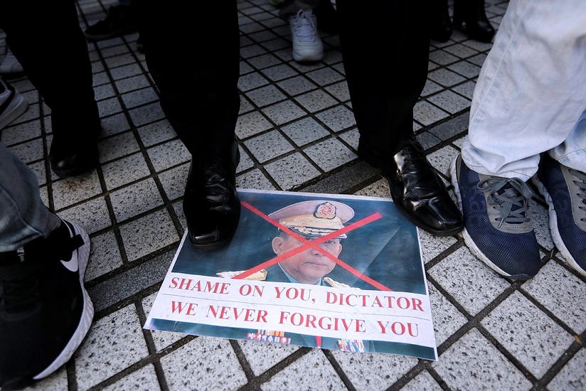 Myanmar: Military fires 11 ministers