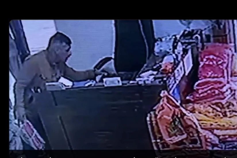 “Sədərək”də mağazadan oğurluq edən şəxs kameralara düşüb