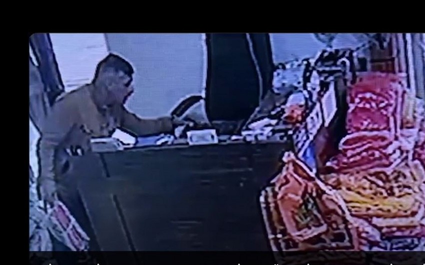 “Sədərək”də mağazadan oğurluq edən şəxs kameralara düşüb