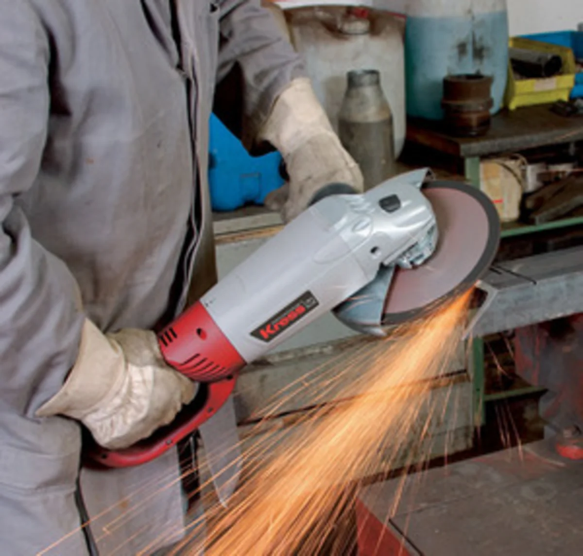 Paytaxt sakini laqonda ilə qolunu kəsib