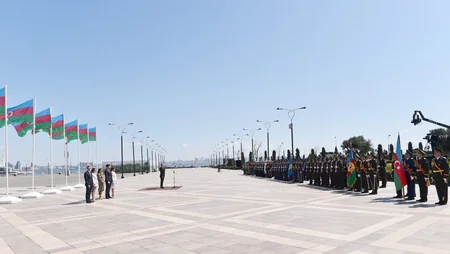 Prezident İlham Əliyev Dövlət Bayrağı Meydanında olub