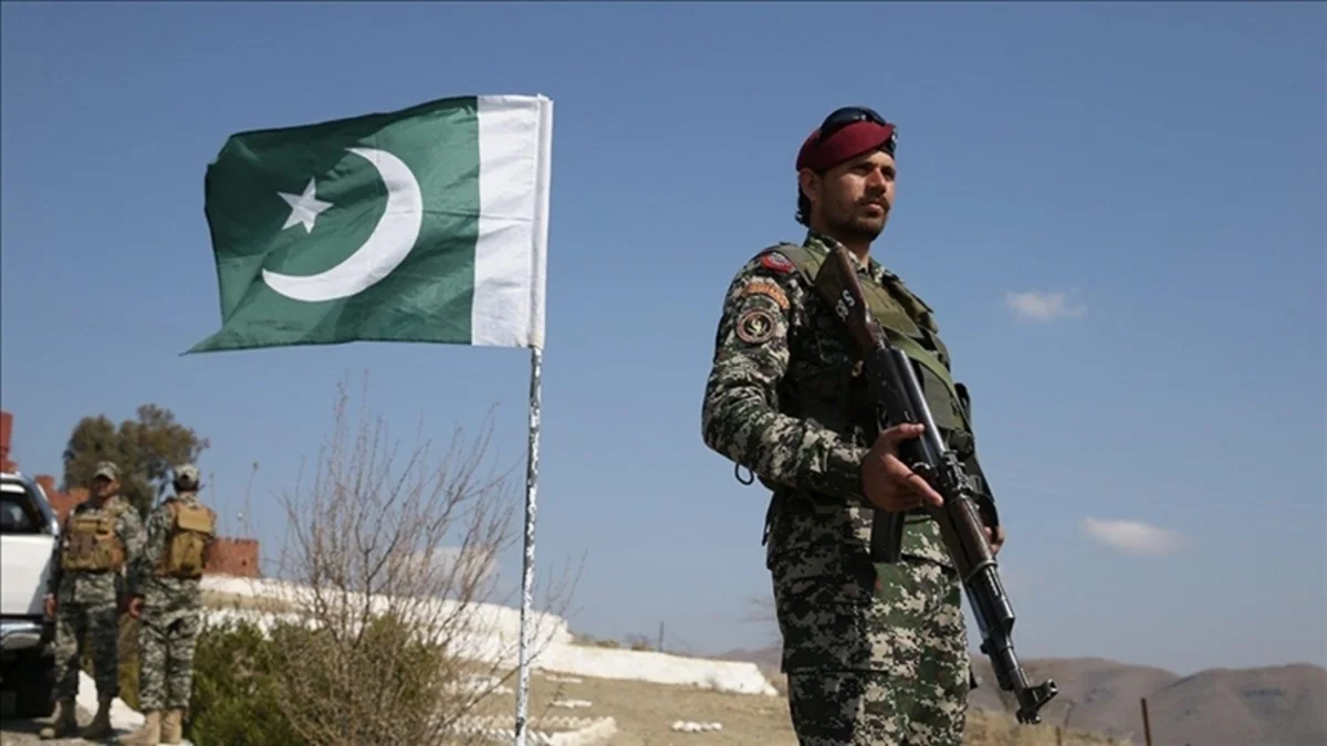 Pakistan ordusu Bəlucistanda yaraqlıların mövqelərinə zərbələr endirir