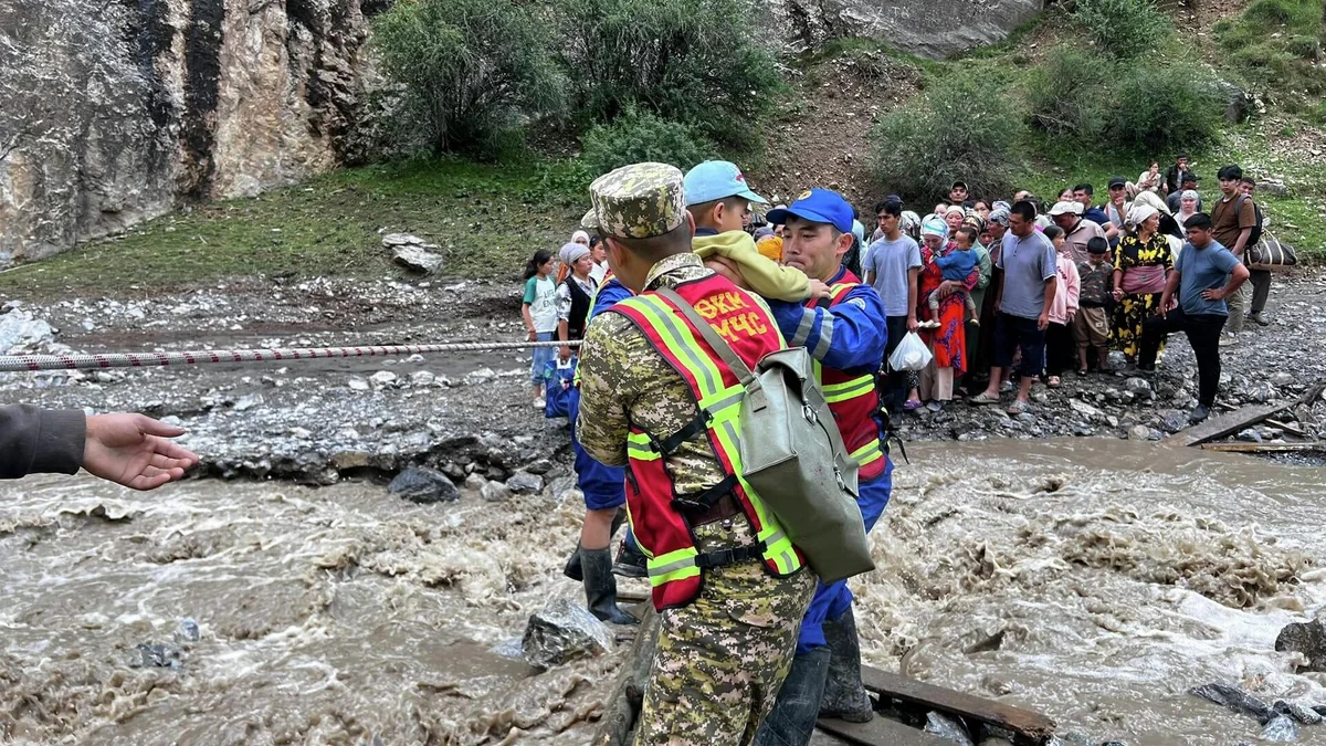 В Ноокатском районе Кыргызстана эвакуированы 180 человек