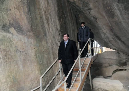 Husband of Croatian President visited Gobustan State Reserve