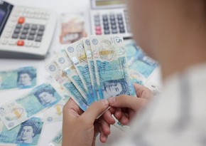 Фунт достиг двухнедельного максимума против доллара