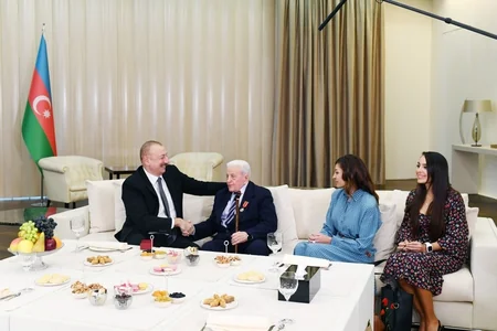 Prezident İlham Əliyev Xalq artisti Əlibaba Məmmədova “Şərəf” ordenini təqdim edib - YENİLƏNİB