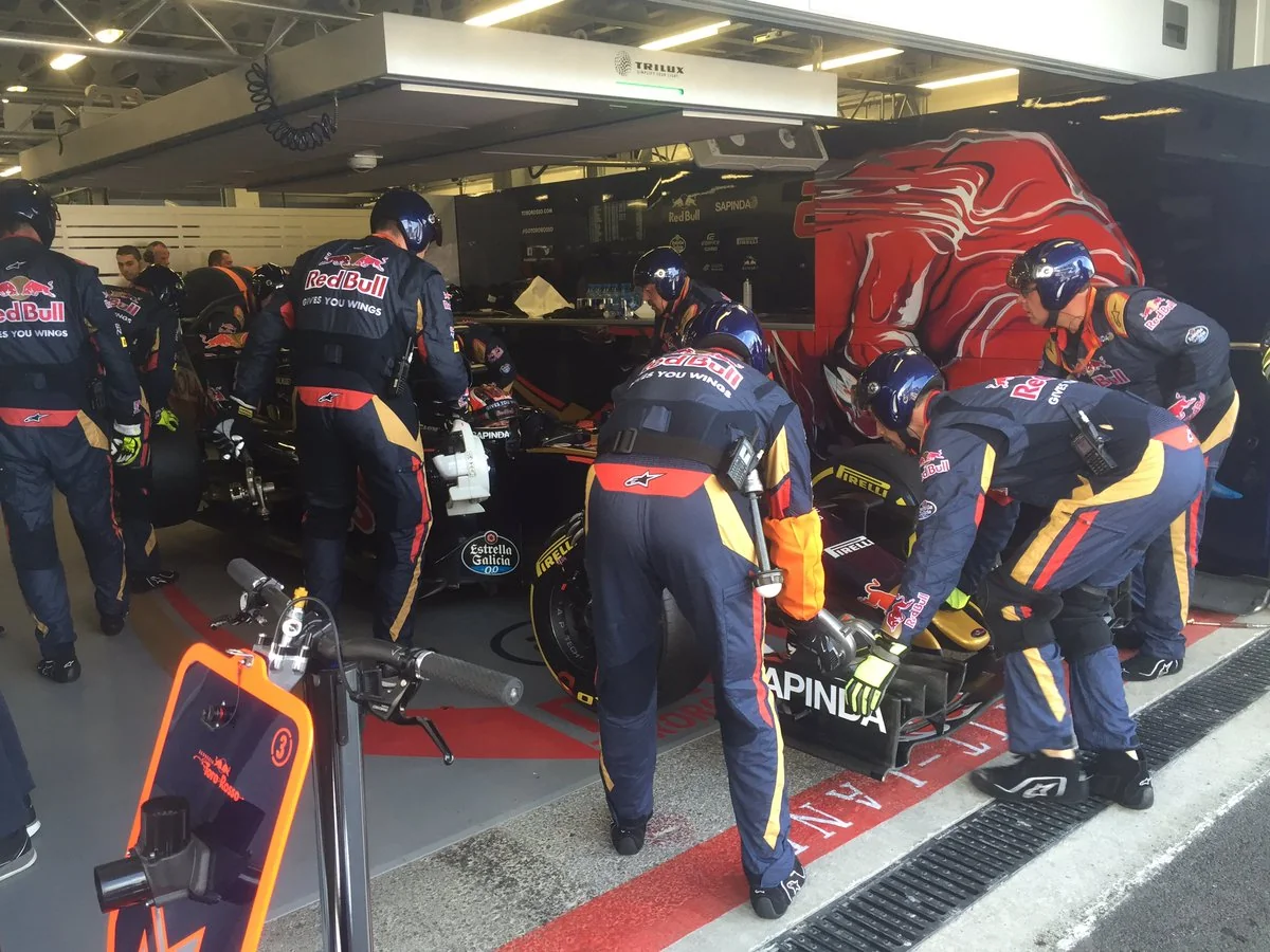 Formula-1 üzrə Avropa Qran Prisində iştirak edən pilotlardan biri mübarizəni dayandırıb