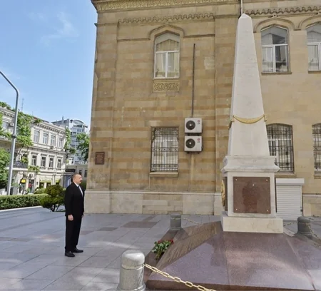 President Aliyev visits monument to Azerbaijan Democratic Republic
