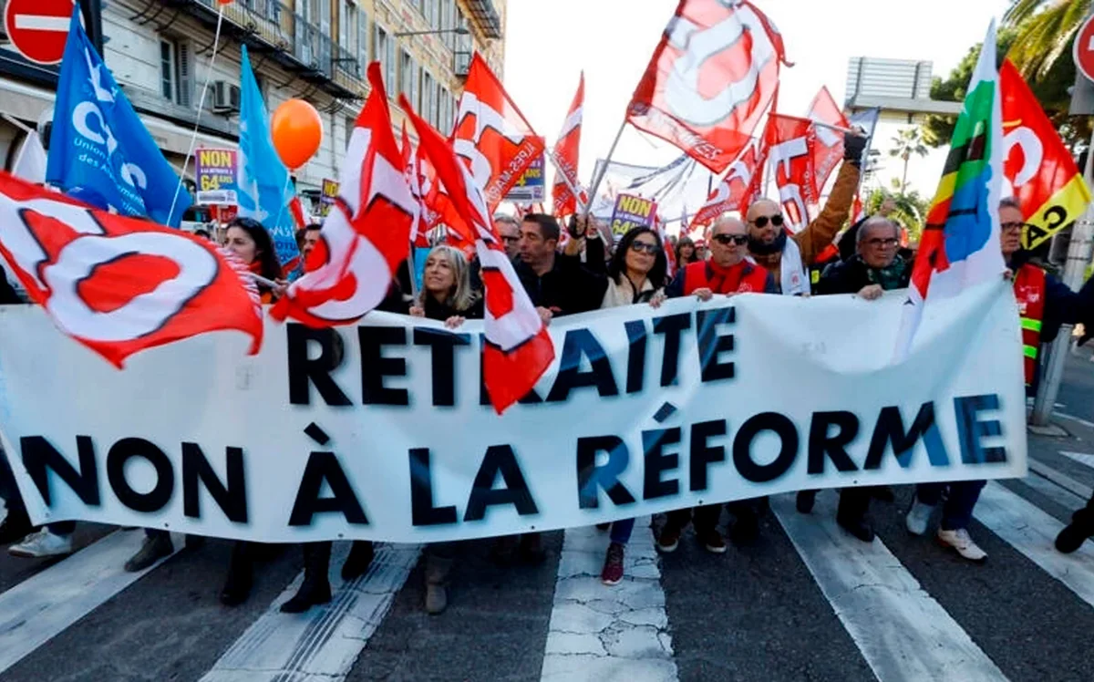 Французские профсоюзы провели марш против пенсионной реформы