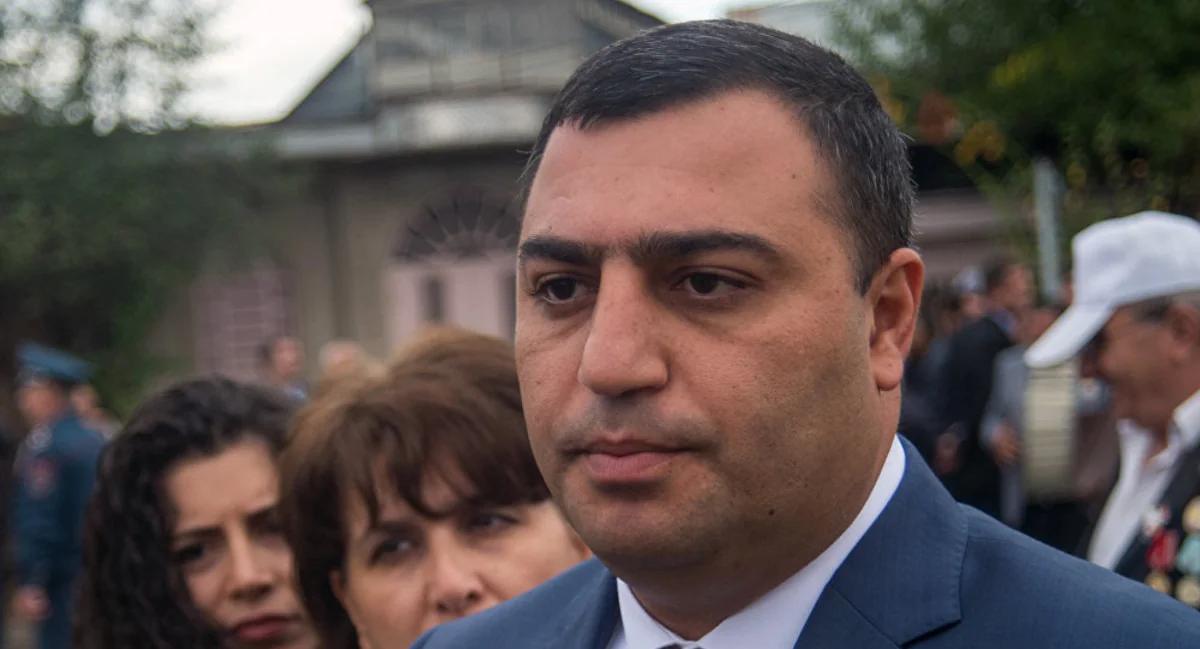 Машина мэра Эчмиадзина обстреляна, его политический оппонент избит