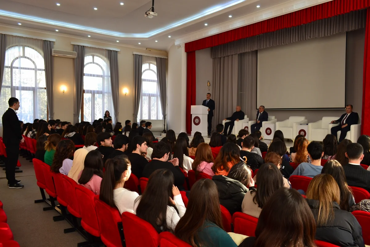 Prezident seçkilərində ilk dəfə səs verəcək tələbələrlə maarifləndirici seminarlar keçirilir
