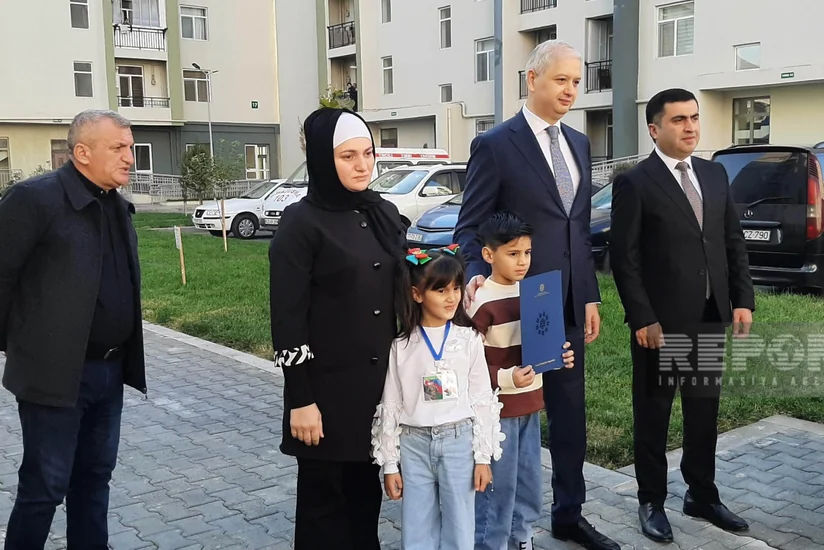 Gəncədə şəhid ailələrinə və müharibə əlillərinə 30 mənzil təqdim edilib