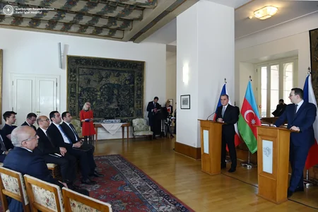 Ceyhun Bayramov çexiyalı həmkarı ilə birgə mətbuat konfransında çıxış edib