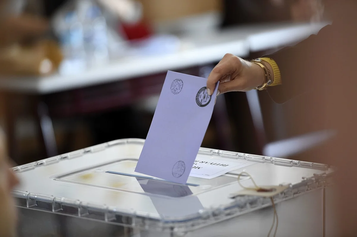 Türkiyədə səsvermə başa çatıb, yaxın saatlarda ilkin nəticələr açıqlanacaq