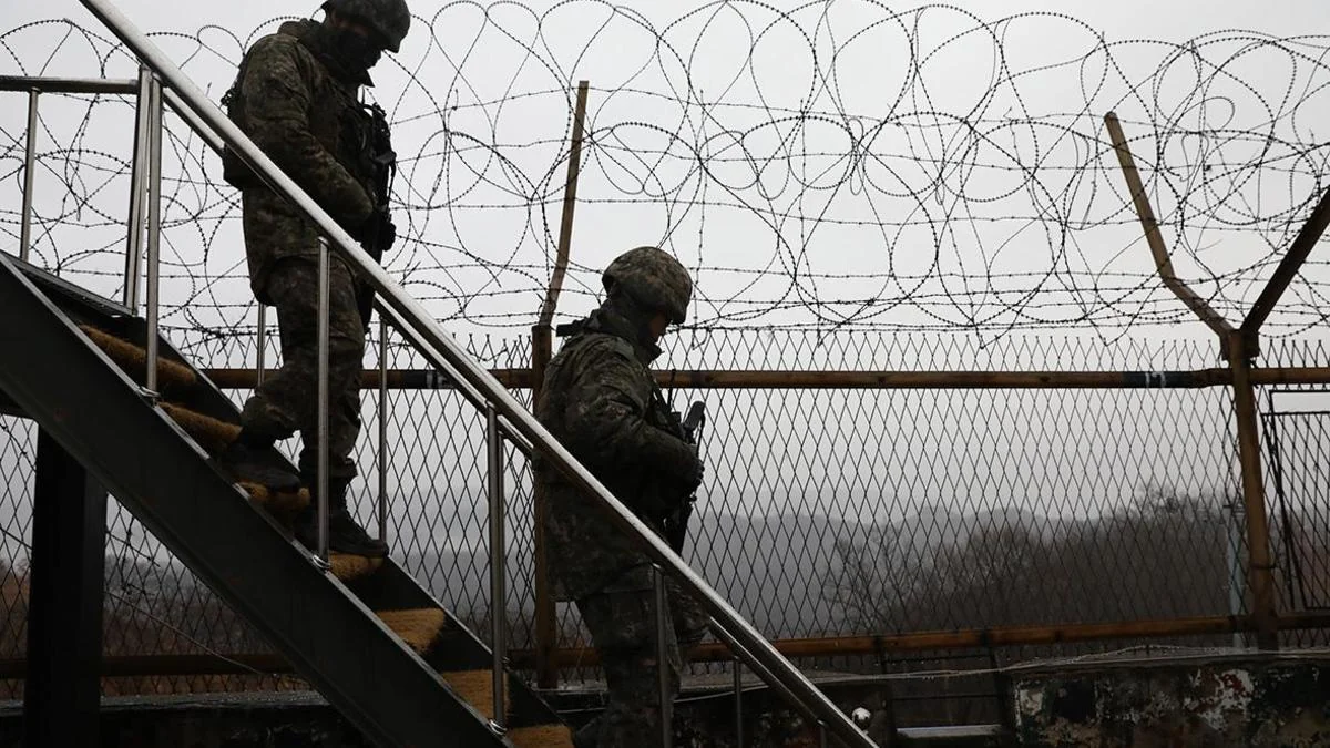 Cənubi Koreya hərbçiləri Şimali Koreya əsgərlərinə atəş açıb