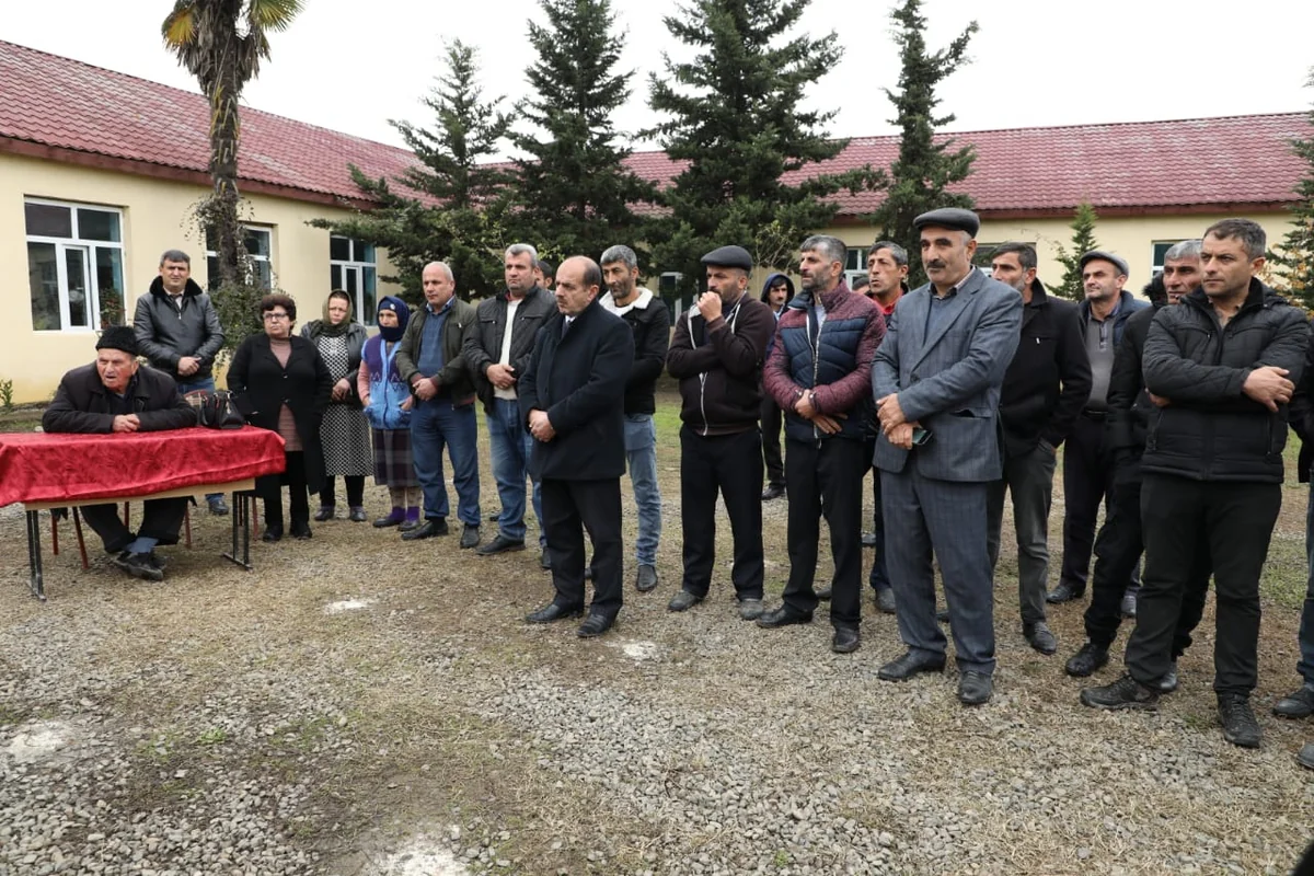 “Azəriqaz” Astaranın Deqədi kəndinin sakinlərinin problemini dinləyib