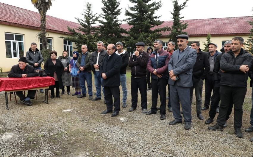 “Azəriqaz” Astaranın Deqədi kəndinin sakinlərinin problemini dinləyib