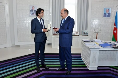 Nazir Balakişi Qasımova “Tərəqqi” medalını təqdim edib