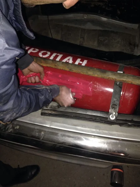 Qaz balonundan külli miqdarda siqaret aşkar edilib