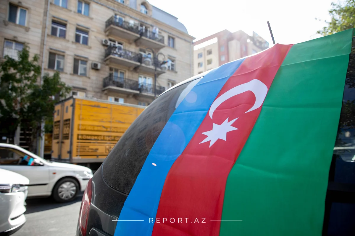 Siyavuş Novruzov vətəndaşların bayrağı düzgün asmamasından narahatdır