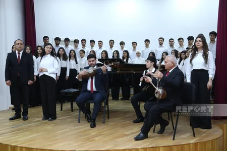 Karabakh University students present artistic composition to diplomats