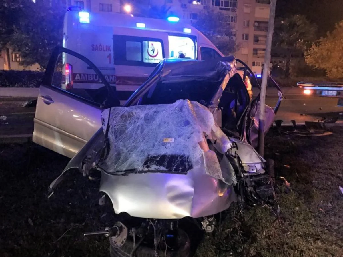 Türkiyədə polisi daşıyan avtomobil qəzaya uğrayıb, 2 nəfər ölüb, 3-ü yaralanıb