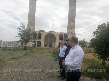 Журналисты посетили Джума-мечеть в Агдаме