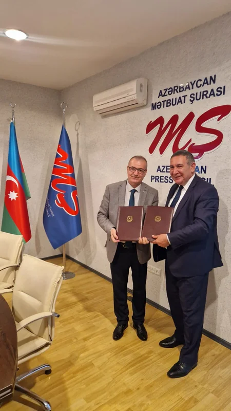Mətbuat Şurası ilə Kərkük Kültür Dərnəyi arasında Əməkdaşlıq Memorandumu imzalanıb