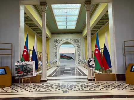 Moskvada Zəfər Günü və Dövlət Bayrağı Gününə həsr olunan fotosərgi açılıb