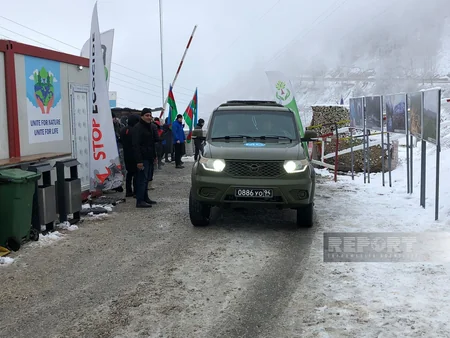 По дороге Ханкенди - Лачын беспрепятственно проехали 62 автомобиля российских миротворцев