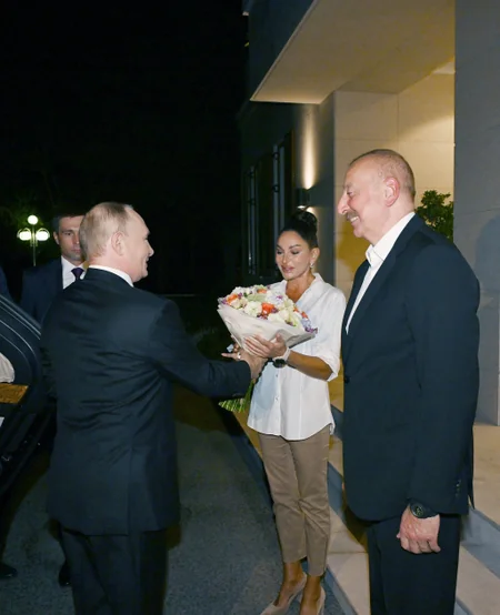 Президент Ильхам Алиев и первая леди Мехрибан Алиева поужинали с президентом РФ Владимиром Путиным у себя дома
