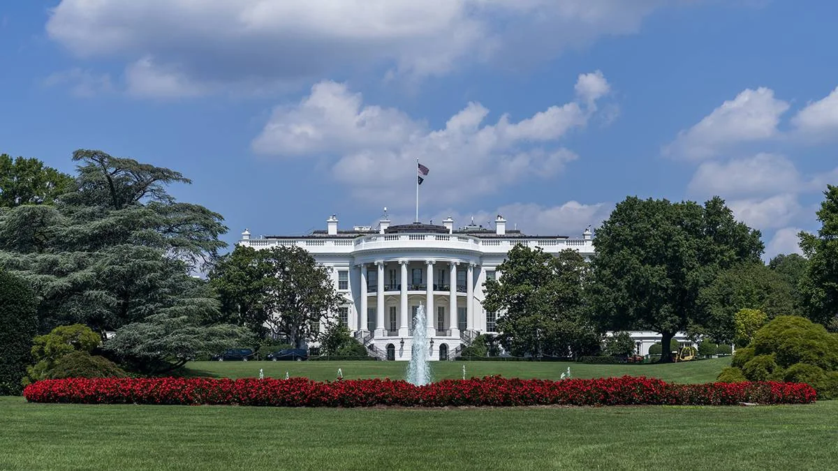 СМИ: Свыше 100 служащих Совета нацбезопасности США отправили в административный отпуск