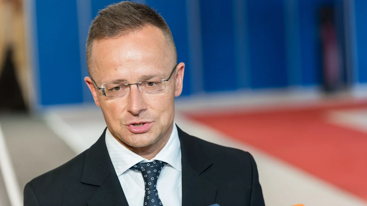 Глава МИД Венгрии сообщил о визите в Москву
